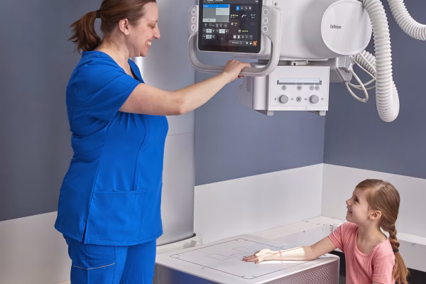 ge_definium656hd_10_pediatric-patient-at-the-wall-stand #image_title