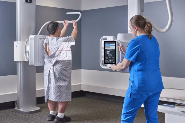 ge_definium656hd_11_large-adult-patient-at-the-wall-stand #image_title